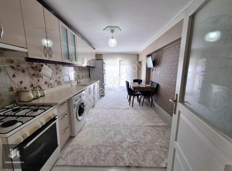 Uzman Gayrimenkul Den Ön Cephe 1. Kat 3+1 Full Yapılı Masrafsız