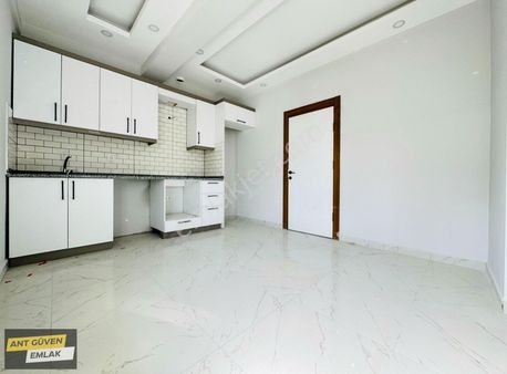 Erenköy'de Tramvaya Yakın 3+1 Asansörlü Sıfır Dublex Daire