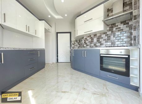 Lüx Tadilatlı Site İçinde Asansörlü 4 Cepheli 3+1 Arakat Daire