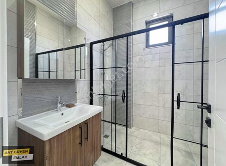 Merkezi Konumda 4+1 200 M2 Müstakil Uygun Villa