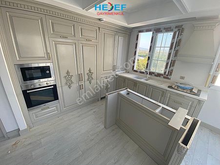 Hedef'ten Eski Mezitli'de Kombili Havuzlu Extralı Açık 3+1 Daire