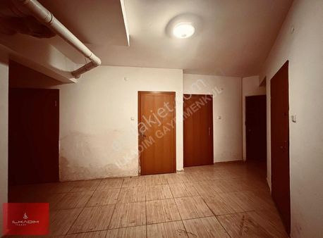 İlkadımdan Kapalı Otoparklı Kendine Ait Deposu Asansörlü 4+1