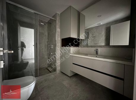 İlkadımdan Bulvar Üzeri Çift Bloklu Güvenlikli Sitede Satılık