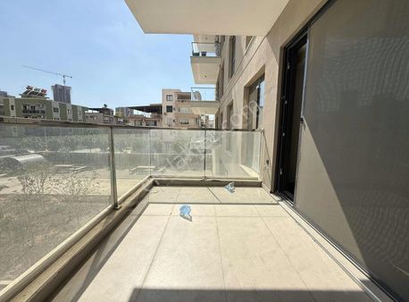 Bornova İkon Live 2+1 Havuz Cepheli Kiracısız Satılık Daire