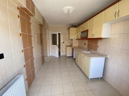 Fırsat!! Aşık Veysel Cd Üzeri Ara Kat Genç Binada Masrafsız 3+1 Daire