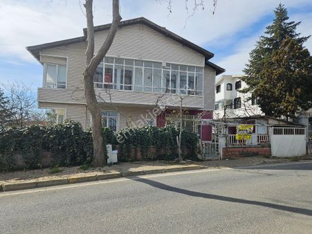 Silivri Klassis Mevki 350 M2 Köşe Arsa İçinde Satılık Müstakil Ev
