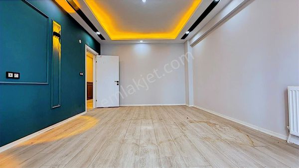 Mt Royal Yapı Dan Kapaklı Vergi Dairesi Yanı Cadde Cephe 2+1daire