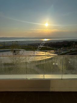 Göl Manzaralı Seti İçerisinde Muhteşem Bir Daire