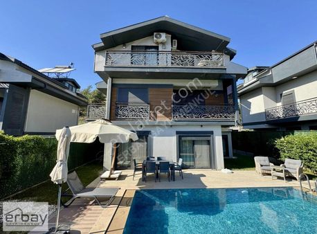 Foça'da Yıllık Kiralık 4+1 Lüks Villa Eşyalı-eşyasız