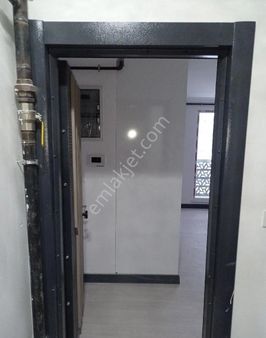 1.69 Krediyle Arnavutköy Nenehatun'da Butik Sitede Satılık 1+1 Ara Kat Daire