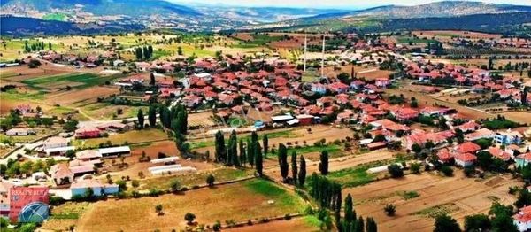 Uşak Eşme Karaahmetli Yolu Açık Satılık 12903 M² Tarla