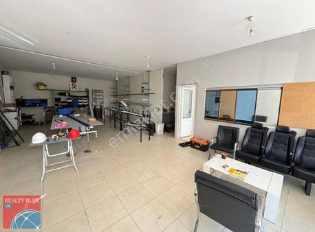 Çekmeköy Hamidiye'de Düz Giriş 130 M2 Ön Kullanım Alanlı Dükkan