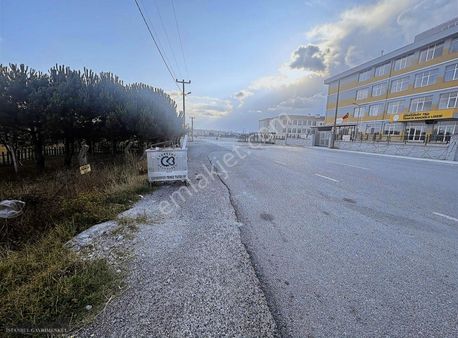 Ana Caddede Okulların Karşısında Satılık Arsa
