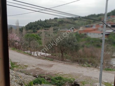 Bergama Ahlatlı Köyünde 152 M2 Köy İçi Bahçe