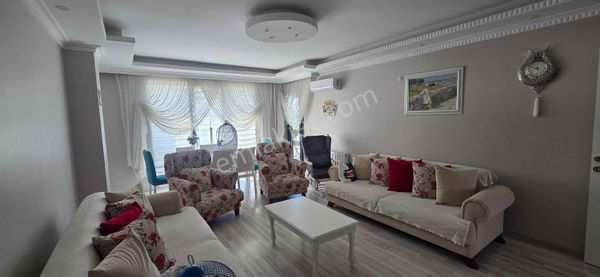 Kumburgaz Merkezde 7 Yaşında Binada 3+1 Balkonlu Satılık