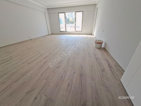 Ahi Mesut Mahallesinde 3+1 Katta Acil Satılık Geniş Daire