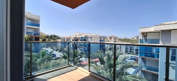 Kuşadası Değirmendere'de Havuzlu Sitede 3+1 Satılık Daire