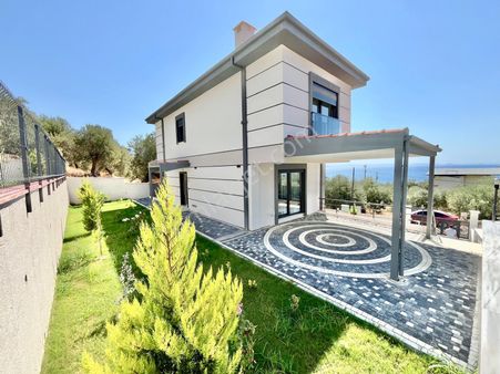 Gümüşden 450m² Arsa İçerisinde Muhtşem Deniz Manzaralı 3+1 Villa