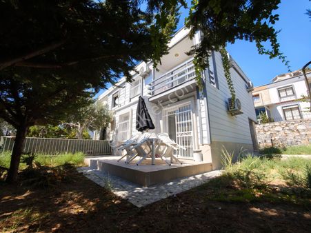 Kuşadası Kadınlar Denizi Satılık 3+1 Bakımlı Dublex Villa