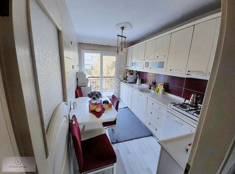 Buca Şirinkapı Mah. Dyo Sitesin'de Ara Kat Bakımlı Satılık Daire