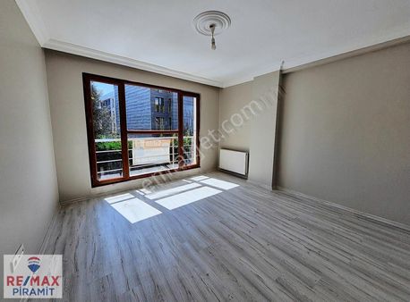 Çekmeköy Merkez Mahallesınde , Doğa Manzaralı 2+1 Daıre