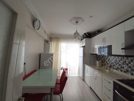 Koza Emlak'tan Akşemsettin Mahalesinde Ara Katta Lüx Yapılı Asansörlü E. Banyolu 3+1 Satılık Dairee