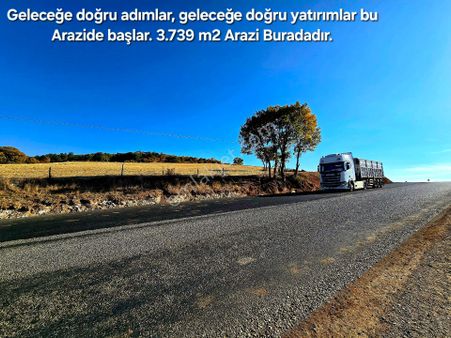 Uşak Banaz Susuz'da Ana Yol Üzerinde 3.739 M2 Manzaralı Uygun Arazi. Açıklamayı Okuyarak Arayınız