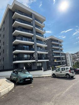 İzmir Karabağla Devrim Mahde Site İçerisinde 3+1 Satılık Sıfır Daire