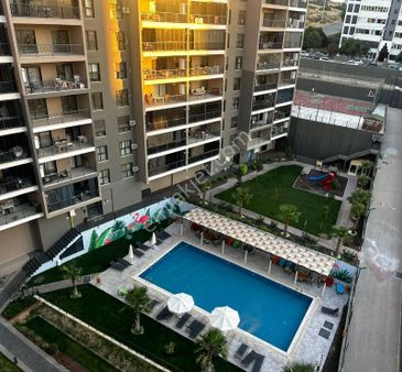 Gültekin Hills Sitesinde Havuz Cepheli 3+1 Satılık Lüks Daire