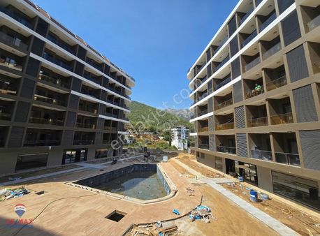 Alanya Çıplaklı Symphony Garden Sitesinde Satılık 1+1 Daire