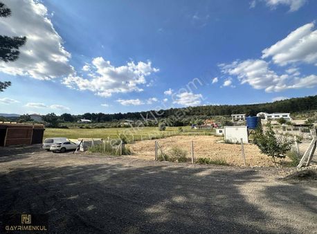 İzmir Bornova Yakaköyde Yola Sıfır Villa Yapımına Uygun Tarla