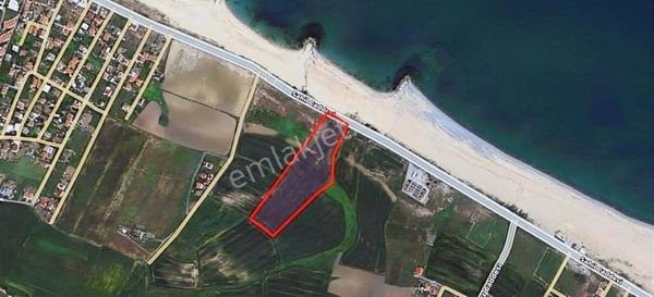 Yeniköyde Caddeye Cephe Etrafı Çevrili Denize Sıfır