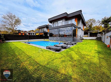 Şile Çavuş'ta 7+1 Havuzlu Tripleks Lüks Villa