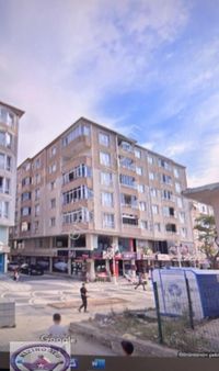 Merkezi Konumda Asansörlü Genç Binada Kombili 2+1