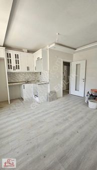 Göral Emlak'tan Muradiye'de Satılık 2+1 Mevkii İstasyon Caddesi