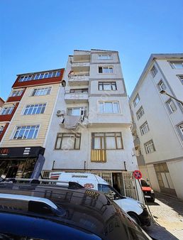 Çarşı Merkezde Cadde Üzeri 2+1 Satılık Daire