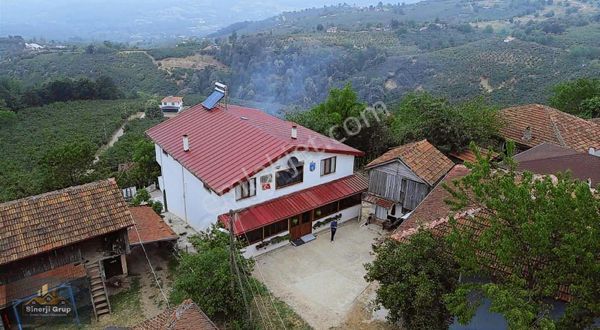 Kırktepe Mahallesi'nde Satılık 2 Katlı 2 Ev Ve 2 Arsa