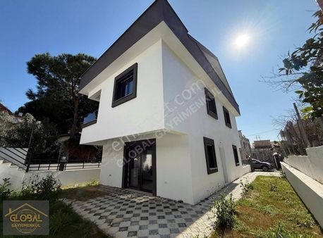 Global,den Bahçeli Otoparklı Yazlık Villa