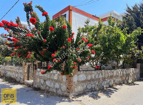 Bodrum Turgutreis Akçaalan Eşyalı Kiralık 3+1 Bahçe Katı Daire