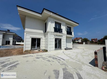 Megaplus Emlak'tan Kumbaba Mah. Butik Sitede 3+1 Sıfır Villa