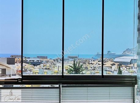 Alanya Merkezde 3+1 Ayrı Mutfaklı Deniz Manzaralı Daire