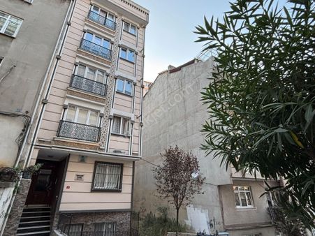 Gülbağ Yenidere Sokak Yeni Binada 2+1 / 28.000 Tl