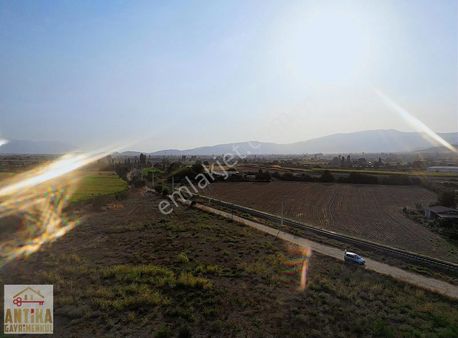 Antika Gayrimenkul'den Asfalta 50 Metre Tarla