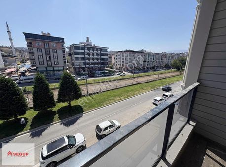 Tramvaya Cephe İş Yerine Uygun 1+1 Kiralık Daire