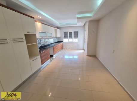 Alanya Merkezde Asansörlü Otoparklı Ayrı Çift Mutfaklı Dubleks