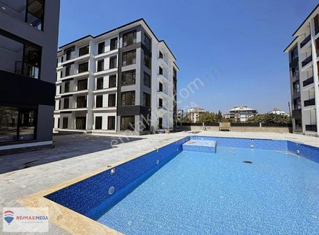 Yüzme Havuzu, Kapalı Otopark, Site İçinde 2+1 Acil