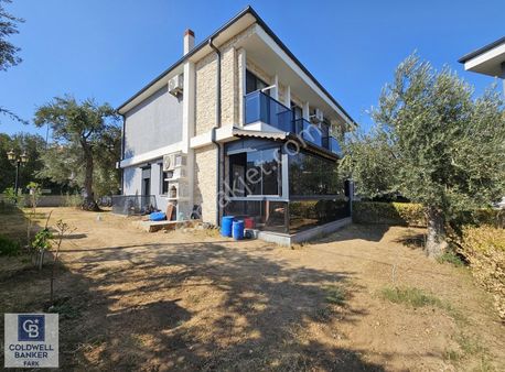 Ayvalık Sarımsaklıda Köşe Konumlu 3+1 Villa