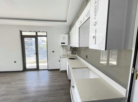 Ateşbey'den İncek Bulvarda Ara Kat Ön Cephe Oturum Hazır 1+1