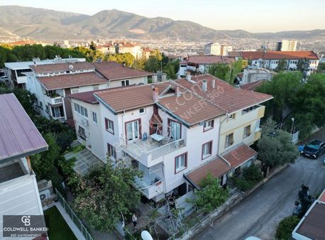 Evka 3' De Satılık Köşe Konumlu Bahçeli Ferah 4+1 Tripleks Villa