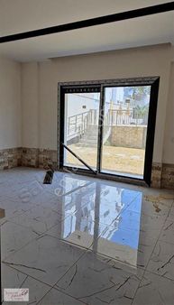 Havuz Önü Bahçeli Satılık.2+1 Daire